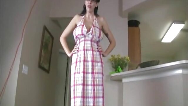 Couple de lesbiennes brune www xxxl porno adore s'embrasser et se toucher